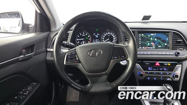 Hyundai AVANTE 2018 — photo 18
