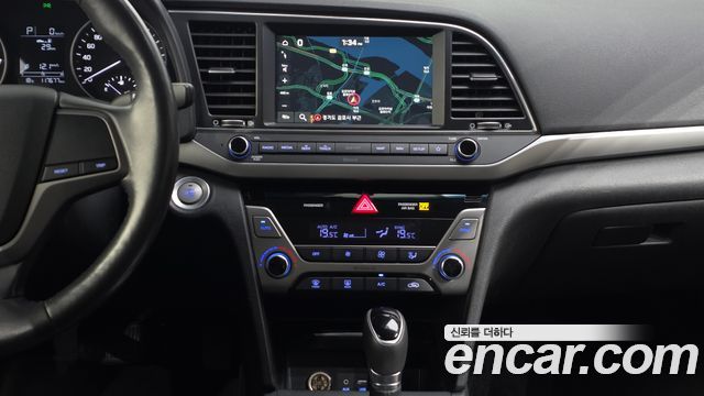 Hyundai AVANTE 2018 — photo 19