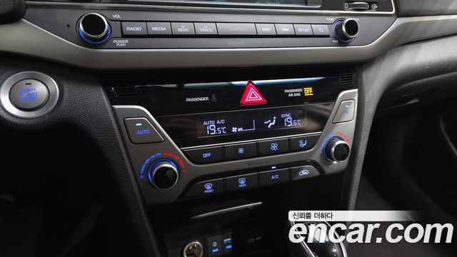 Hyundai AVANTE 2018 — photo 21