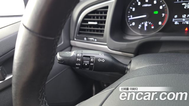 Hyundai AVANTE 2018 — photo 23