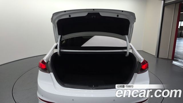 Hyundai AVANTE 2018 — photo 26