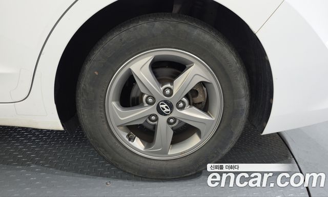Hyundai AVANTE 2018 — photo 7