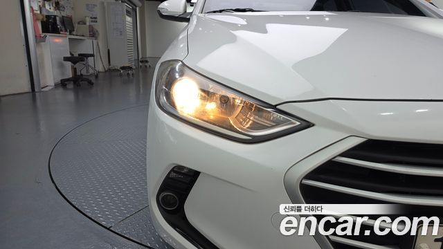 Hyundai AVANTE 2018 — photo 8