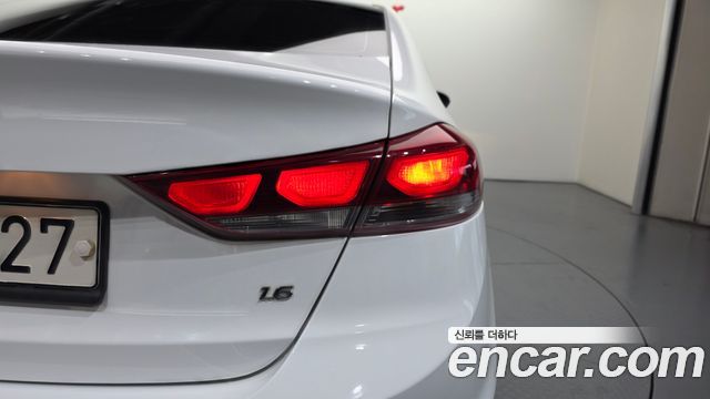 Hyundai AVANTE 2018 — photo 9