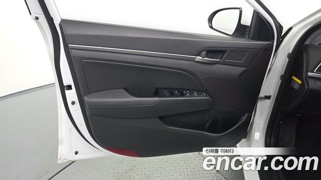 Hyundai AVANTE 2018 — photo 14