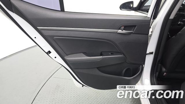 Hyundai AVANTE 2018 — photo 15