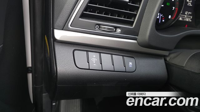 Hyundai AVANTE 2018 — photo 28
