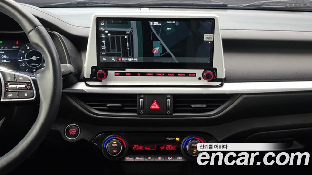 Kia K3 2022 — photo 31