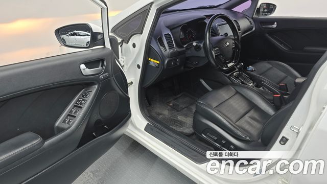 Kia K3 2016 — photo 10
