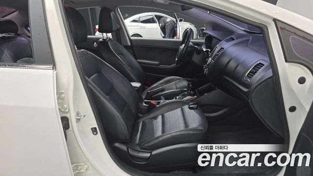Kia K3 2016 — photo 11