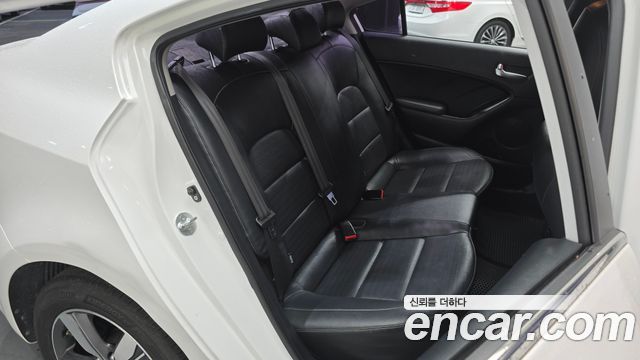 Kia K3 2016 — photo 12