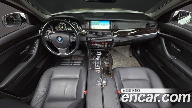 BMW 5-Series 2016 — photo 10