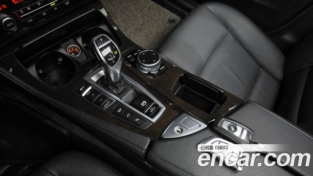 BMW 5-Series 2016 — photo 12