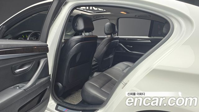 BMW 5-Series 2016 — photo 17