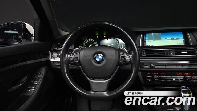 BMW 5-Series 2016 — photo 18