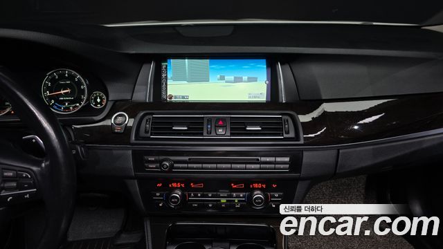BMW 5-Series 2016 — photo 19