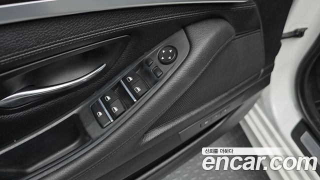 BMW 5-Series 2016 — photo 21