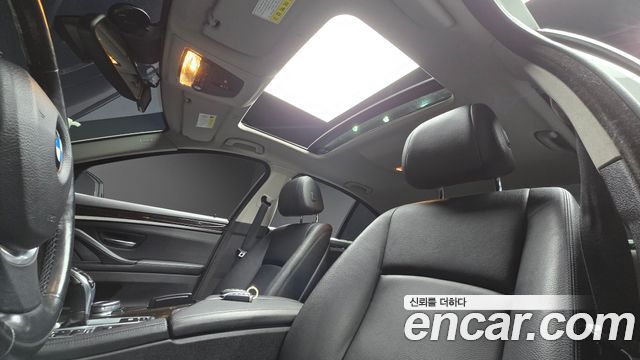 BMW 5-Series 2016 — photo 25