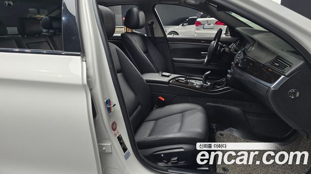 BMW 5-Series 2016 — photo 16