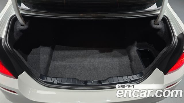 BMW 5-Series 2016 — photo 29