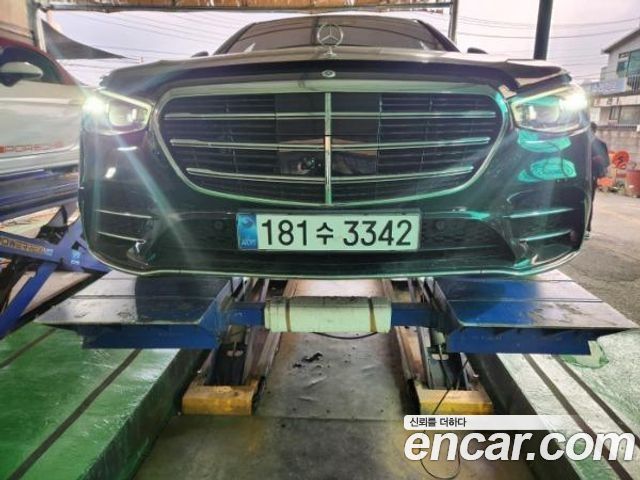 Mercedes-Benz S-Class 2025 — photo 1