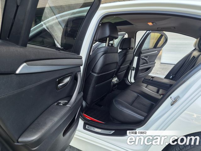 BMW 5-Series 2015 — photo 15