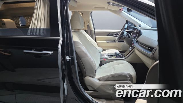 Kia Canival 2021 — photo 16