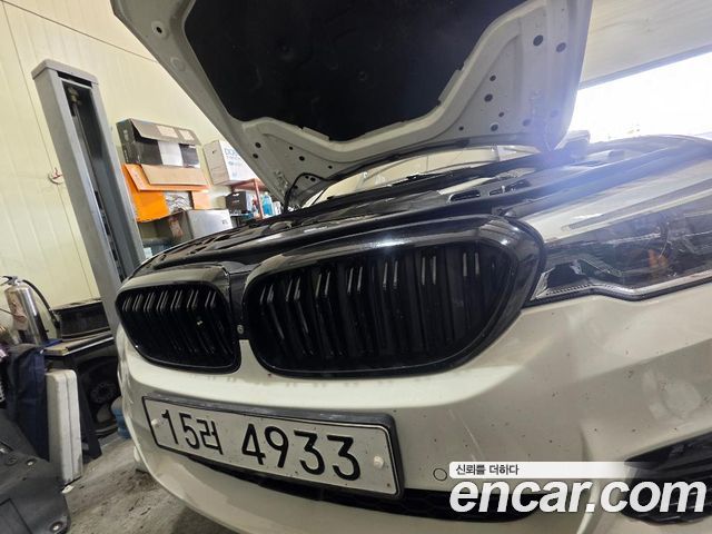 BMW 5-Series 2018 — photo 1