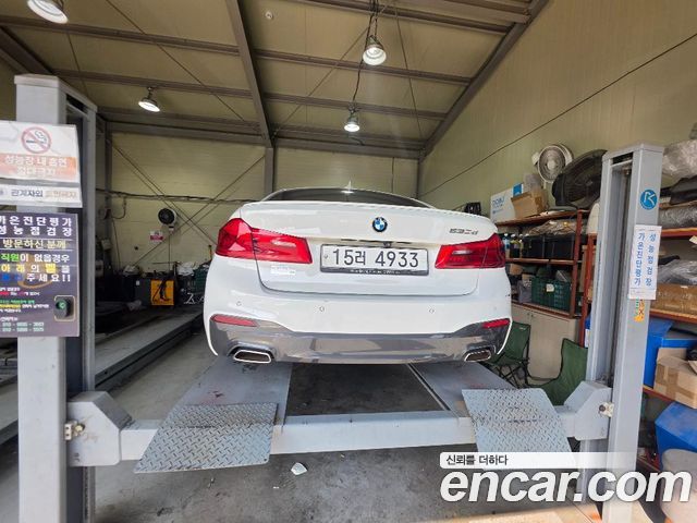 BMW 5-Series 2018 — photo 2