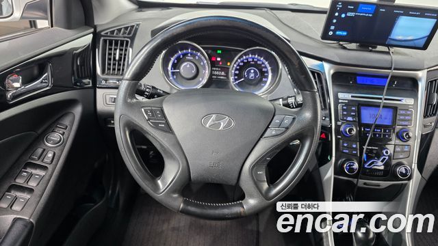 Hyundai Sonata 2010 — photo 13