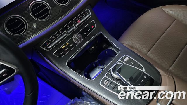 Mercedes-Benz E-Class 2020 — photo 10