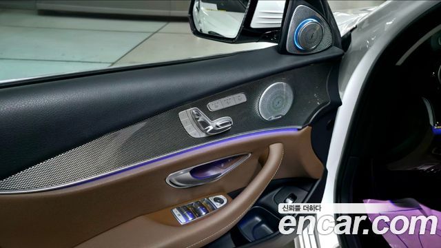 Mercedes-Benz E-Class 2020 — photo 11