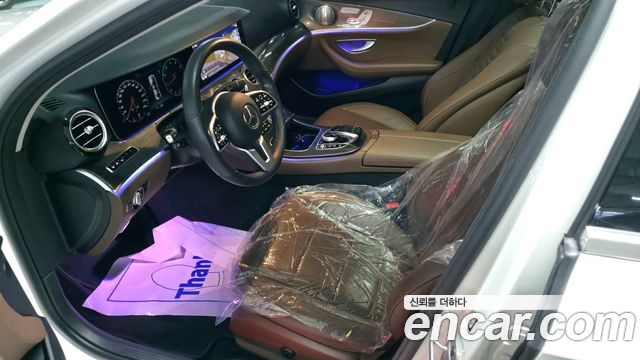 Mercedes-Benz E-Class 2020 — photo 12