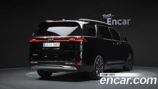 Kia Canival 2023 — photo 2