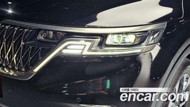 Kia Canival 2023 — photo 8