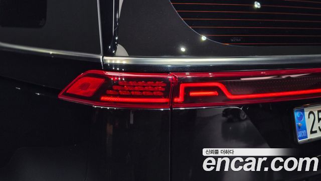 Kia Canival 2023 — photo 9