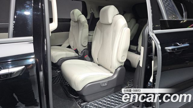 Kia Canival 2023 — photo 16