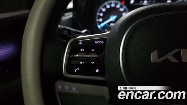 Kia Canival 2023 — photo 31