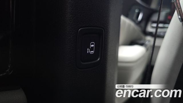 Kia Canival 2023 — photo 35