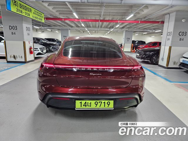 Porsche Taycan 2022 — photo 2