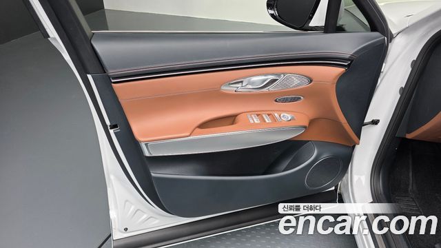 Genesis GV70 2023 — photo 14
