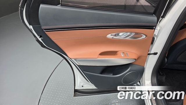 Genesis GV70 2023 — photo 15