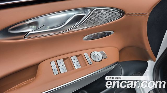 Genesis GV70 2023 — photo 27