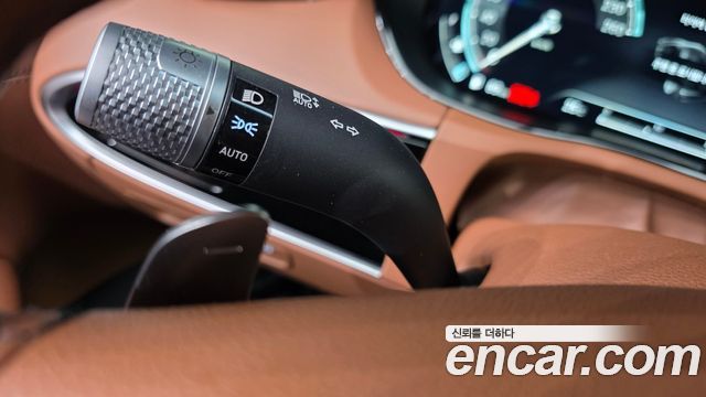 Genesis GV70 2023 — photo 28