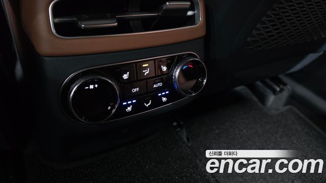 Genesis GV70 2023 — photo 31