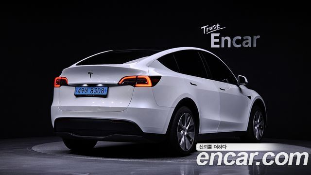 Tesla Model Y 2024 — photo 2