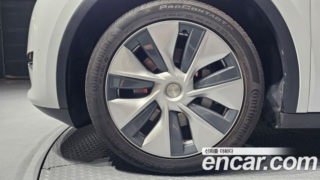 Tesla Model Y 2024 — photo 5