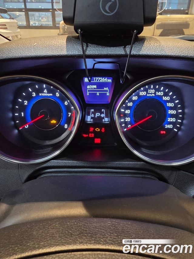 Hyundai AVANTE 2012 — photo 8