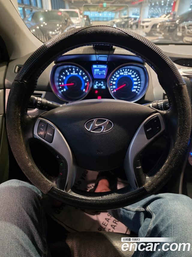 Hyundai AVANTE 2012 — photo 9