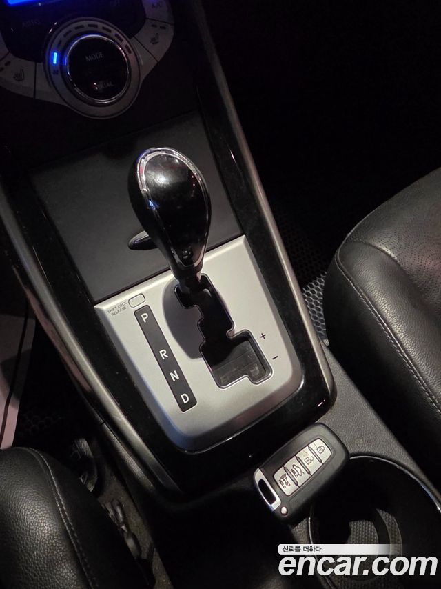 Hyundai AVANTE 2012 — photo 10